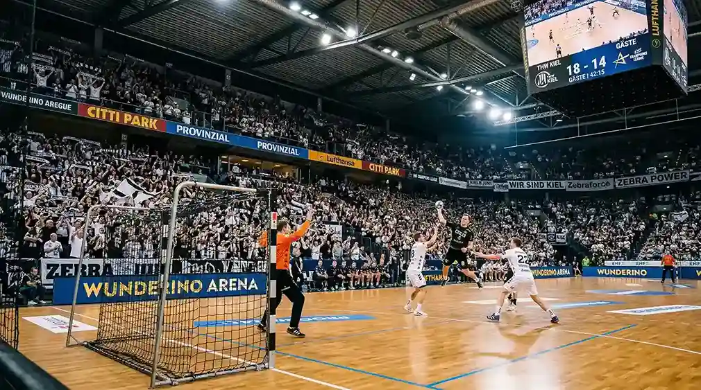 Handball-Spielszene in der Wunderino Arena von THW Kiel